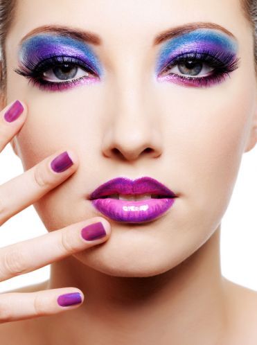 purple-ruj-şi-fard-de-ochi-în-violet-albastru - Make-up