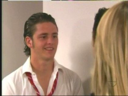 ATcAAAA7KSJdqKyjOmKbqM8UbwFwp4osernFZfWx5cX62Ay3ctMBjDR_O2xf70Z9T-UPvPzJobVyq-bcwAYypsGsBwGjAJtU9VBe - 00 Mia Colucci si Diego Bustamante