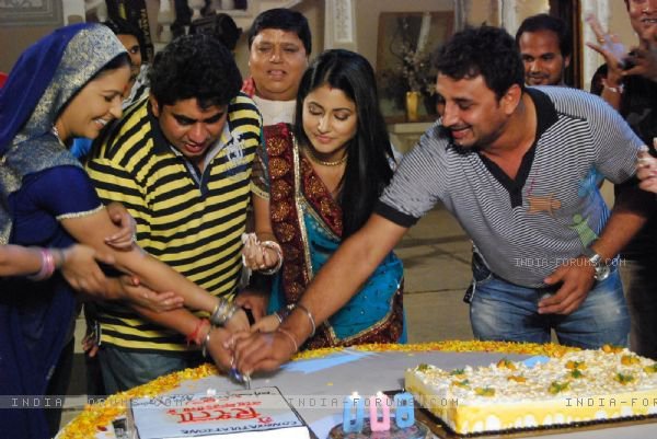 206453_211267678903185_121899731173314_804510_5996540_n - YRKKH 600 Episodes Celebration