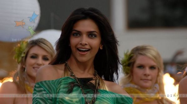 40714-deepika-padukone - divyanka tripathi 2011