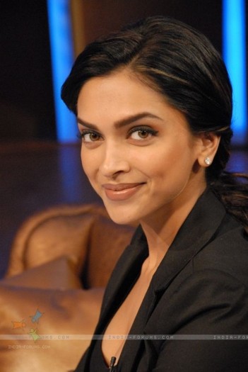 56394-deepika-padukone-in-tv-show-lift-kara-de - divyanka tripathi 2011