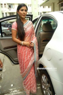 40795464112217121553_thumb[1] - Akshara-Hina Khan