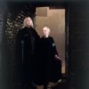 MV5BMTQyMDI0MzUyM15BMl5BanBnXkFtZTYwODU1MDg3._V1._CR0,0,485,485_SS100_ - harry potter 2