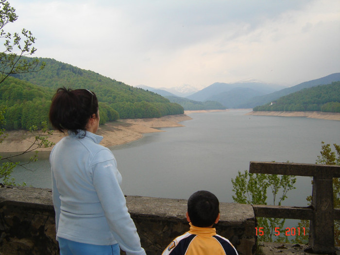 DSC00127 - Dans Pitesti si excursiea de la lacul Vidraru 2011