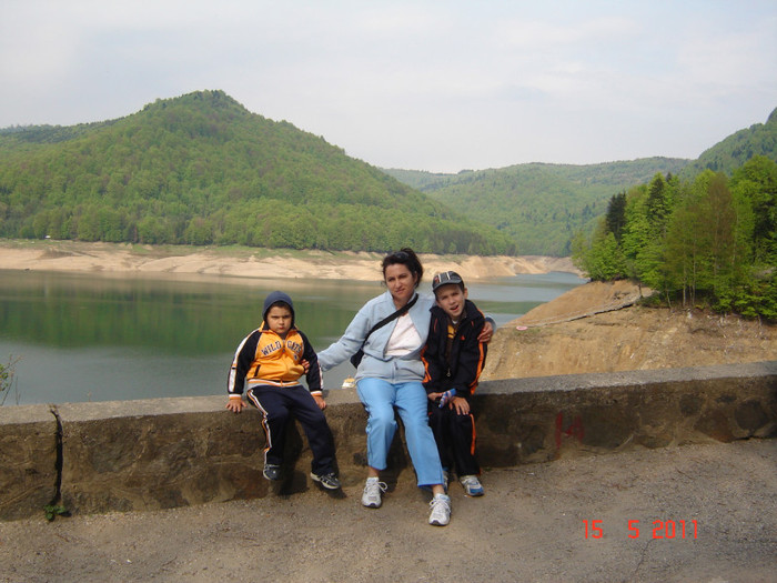 DSC00136 - Dans Pitesti si excursiea de la lacul Vidraru 2011