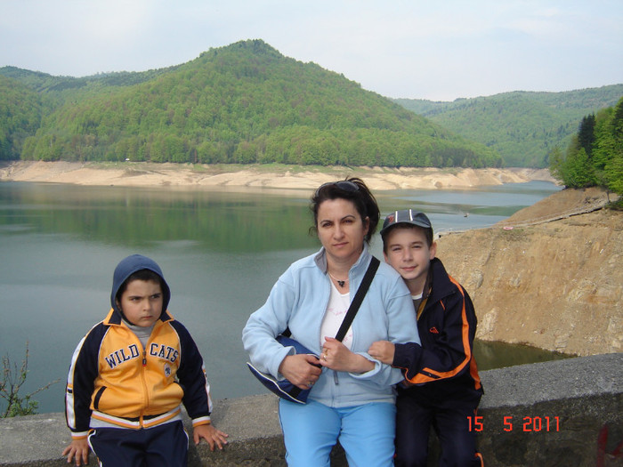 DSC00137 - Dans Pitesti si excursiea de la lacul Vidraru 2011