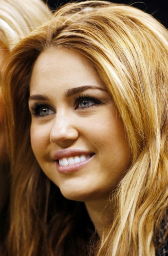 Miley Cyrus (60) - x - Miley Cyrus oo1