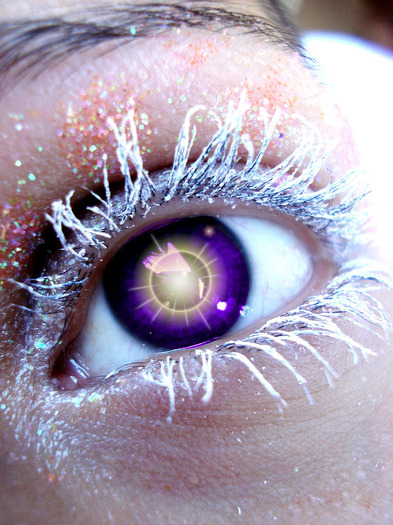 Glitter_Eye_by_Black_Wolfe