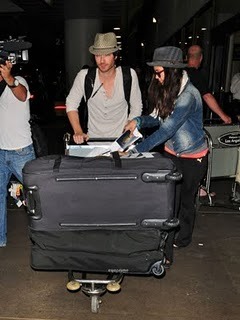 dobrev_eyeprime_109 - Ian si Nina in aeroportul din Los Angeles