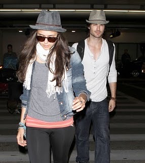 ian-somerhalder-nina-dobrev-LAX-07062011-12 - Ian si Nina in aeroportul din Los Angeles