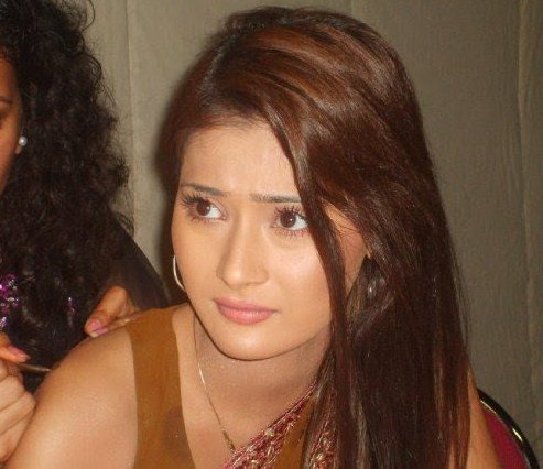 166878_184084998276687_152216818130172_589983_1258962_n - Sara Khan