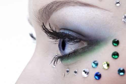 asigura%u0163i-va-ochii-cu-paiete