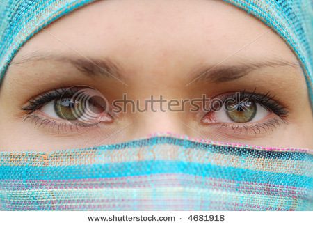 stock-photo-green-eyes-of-arabian-pretty-girl-4681918