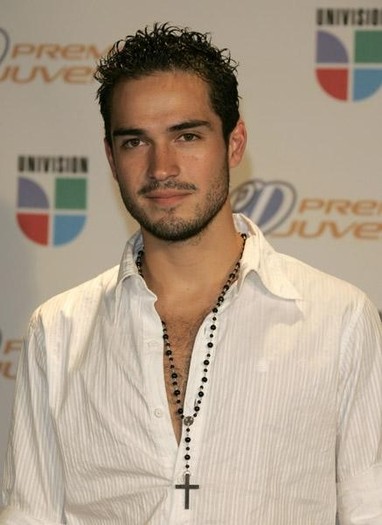 Alfonso_Herrera_1231023699_3