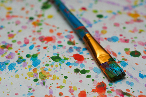 o pensula colorata