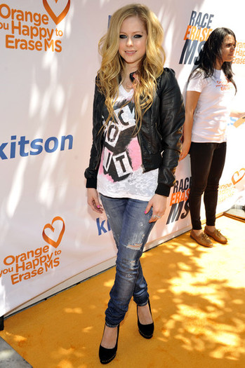 Avril+Lavigne+Long+Hairstyles+Long+Curls+t5Ln1rKc8CWl