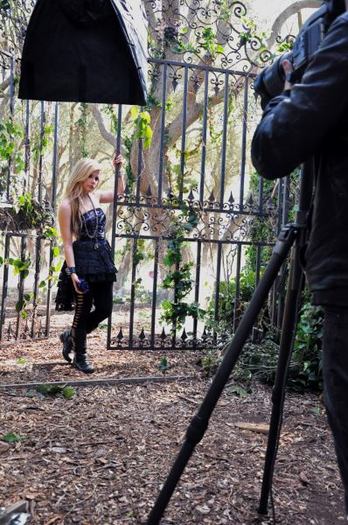 frbackstage2 - AvRiL LaViGnE