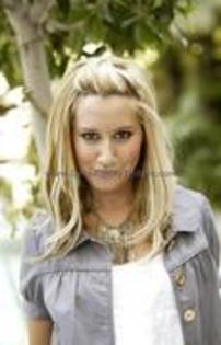 28634150_GXPHNKBUT - ashley tisdale