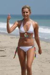 28634179_BKLZKJREK - ashley tisdale