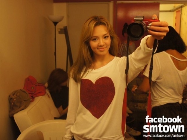 1e9d1a4bb765cb3eaff0a7b2701b7e54_large - Hyoyeon