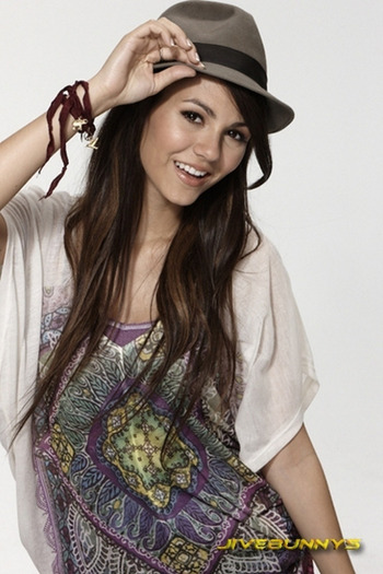 Victoria-Justice-3-victoria-justice-21997789-550-824