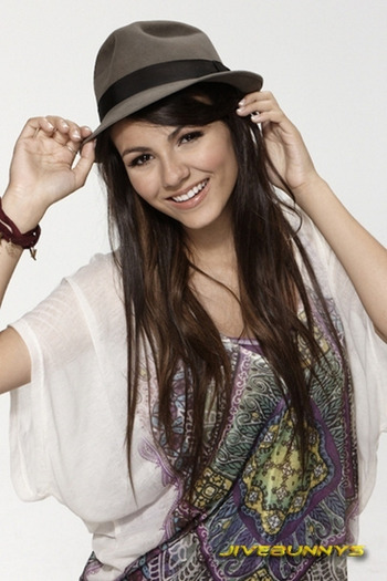 Victoria-Justice-3-victoria-justice-21997792-550-824 - Victoria Justice