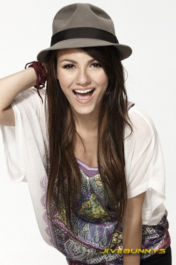 Victoria-Justice-3-victoria-justice-21997799-550-824