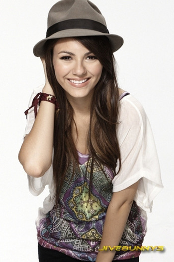 Victoria-Justice-3-victoria-justice-21997802-550-824 - Victoria Justice