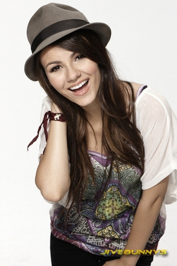 Victoria-Justice-3-victoria-justice-21997804-550-824 - Victoria Justice