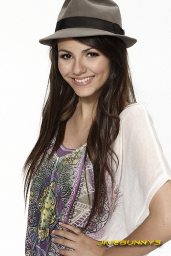 Victoria-Justice-3-victoria-justice-21997810-550-824