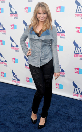 Debby Ryan 2010 VH1 Something Awards Arrivals uKPqxb88Fvtl - debby rian