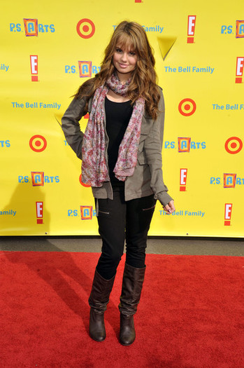 Debby Ryan P Arts Express Yourself 2010 Arrivals QYoDH4OvkThl - debby rian