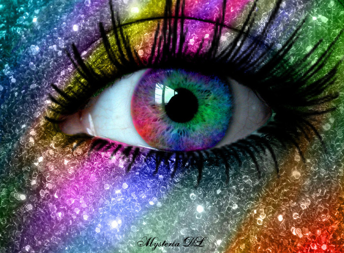 Rainbow_Eye_by_mysteria_dl