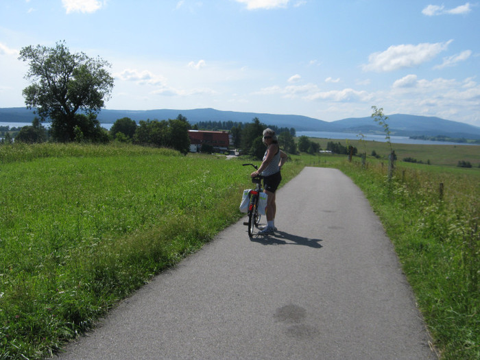 frumos lac lung de 70 de km