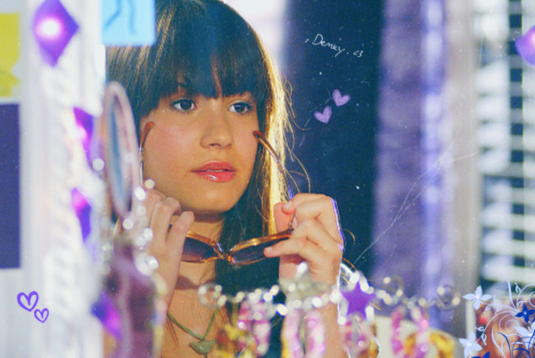 25778308_SYKOYAAEO - glitery demi lovato