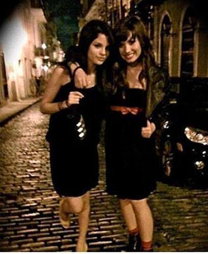 tumblr_lnxzc2Omt61qcaz64o1_500 - selena and demi