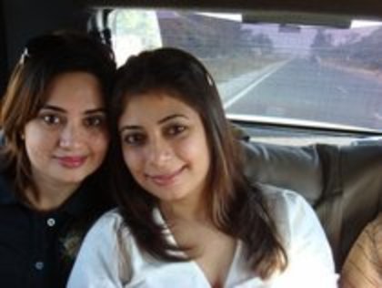 25091035_ZGLHUURTE - malin kapoor