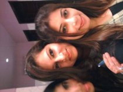 25091042_CXNPIBHCB - malin kapoor