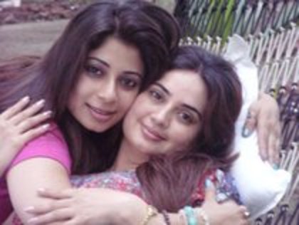 25091044_PNJFTOPDO - malin kapoor