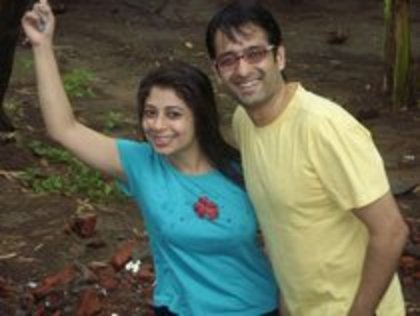 25091045_CLGTODHEM - malin kapoor