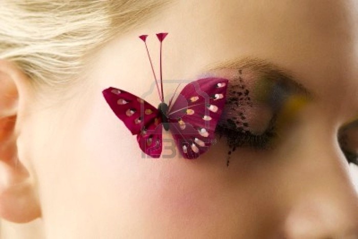 5501492-woman-eyes-close-up-with-creative-makeup-and-a-red-butterfly - Machiaj fantasy1