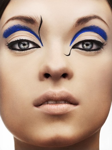 blue-art-makeup