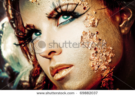 stock-photo-vogue-style-portrait-of-a-woman-with-gold-makeup-69882037 - Machiaj fantasy1