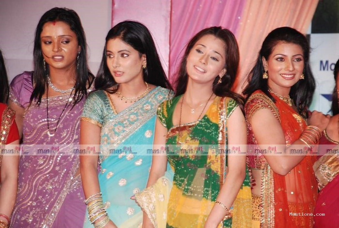 behenein-serial-promotional-event-with-sangeet-21-mastione - Parul Chauhan Si Hina Khan