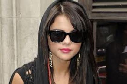 000953 - Selena Gomez