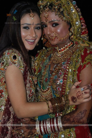 33104-ragini-and-sadhna-looking-gorgeous - SadhnaRagini