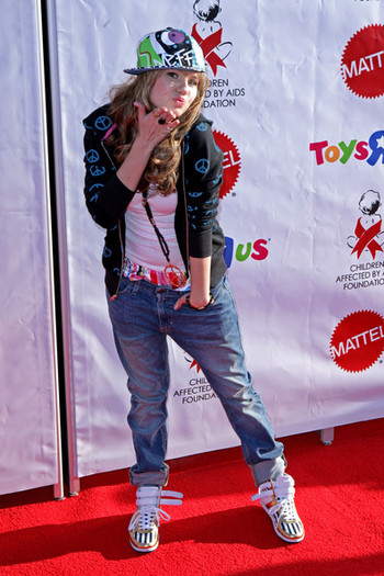 Debby Ryan AIDS Foundation 16th Annual Dream TA0aXgWQDEbl