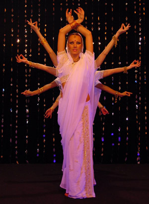 0201-2-danseuses-indiennes-bal-bollywood