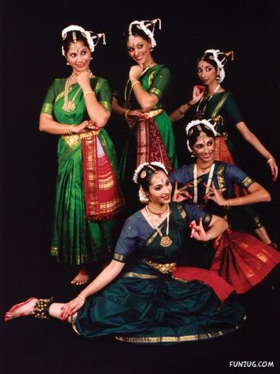 bharatnatyam_dance_india_04 - Dansatoare indience