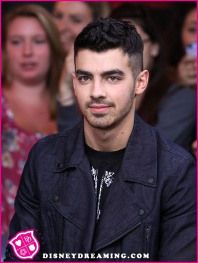 Joe-Jonas-MuchMusic-July-2011 - Joe Jonas